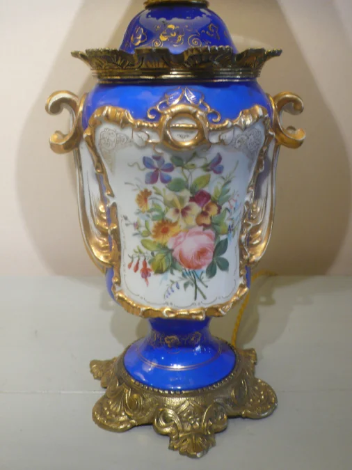 PAIR OF PORCELAIN LAMPS