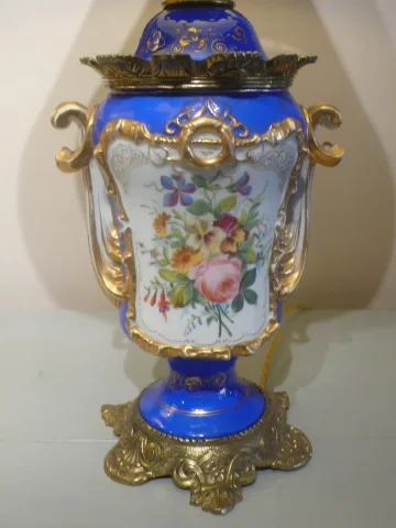 PAREJA DE LÁMPARAS DE PORCELANA