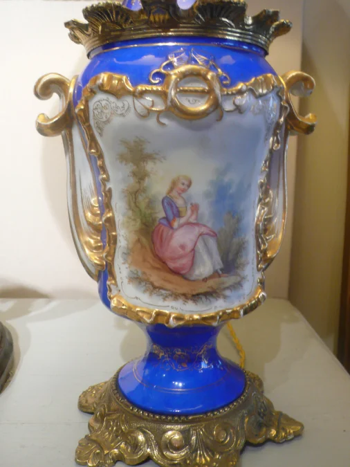 PAIR OF PORCELAIN LAMPS