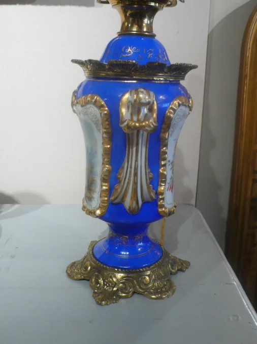 PAIR OF PORCELAIN LAMPS