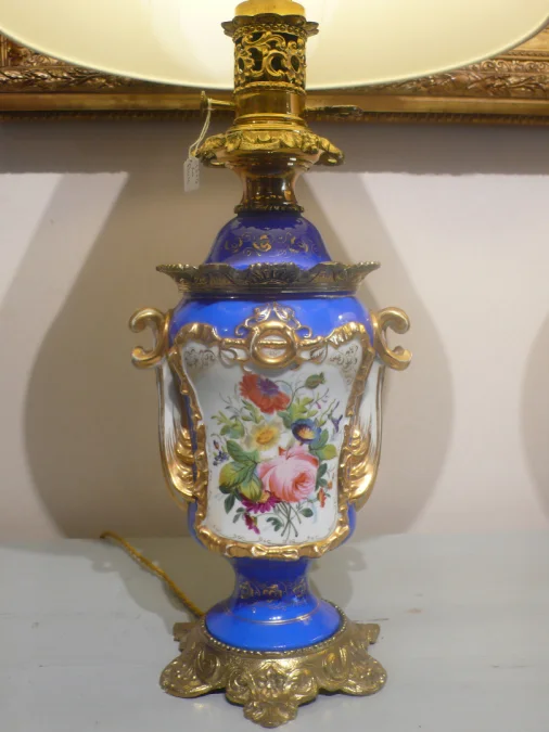 PAIR OF PORCELAIN LAMPS