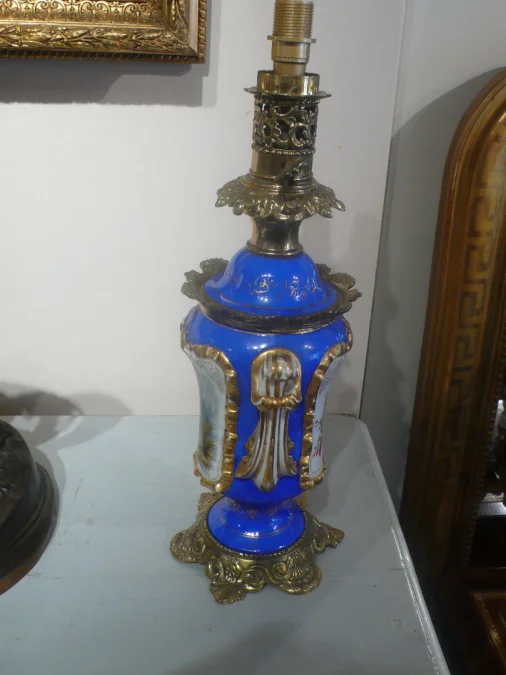 PAIR OF PORCELAIN LAMPS