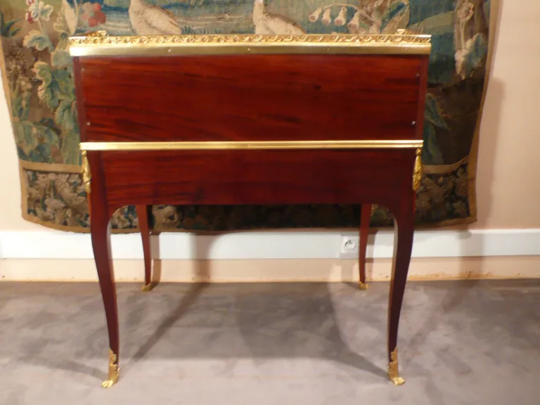 Bureau à système en marqueterie.
