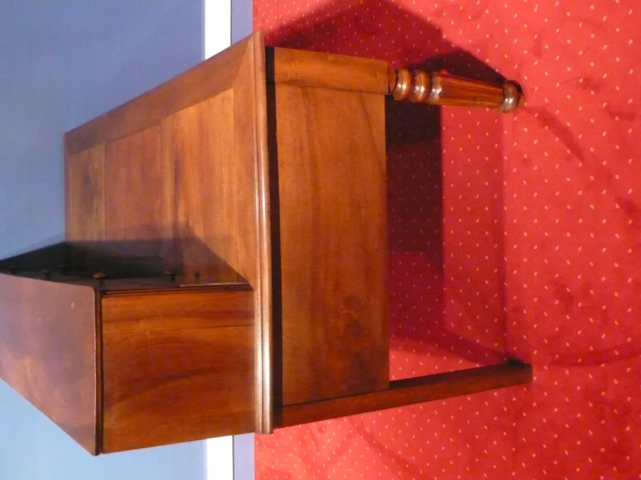 Bureau à gradin en noyer d’époque Louis-Philippe