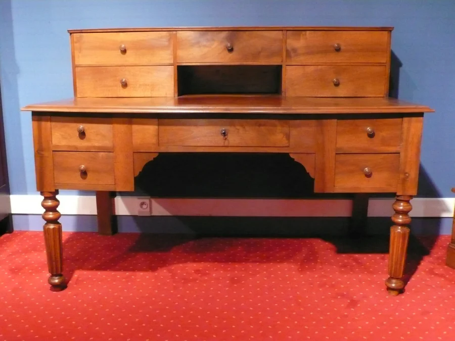 Bureau à gradin en noyer d’époque Louis-Philippe