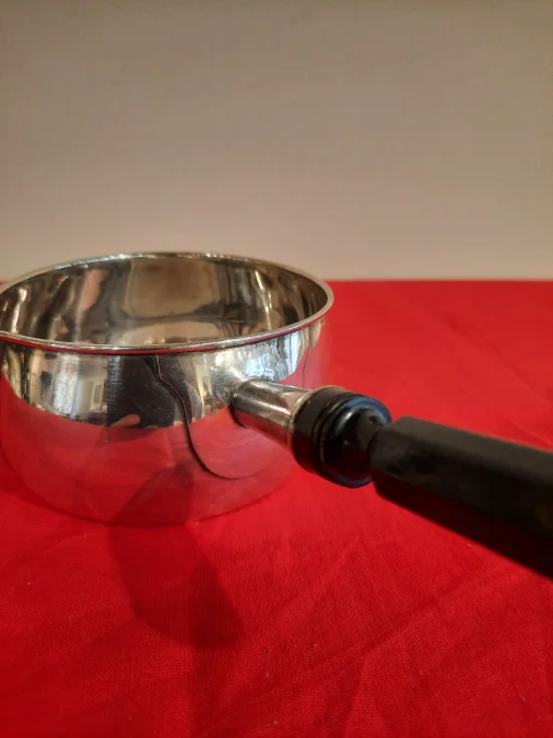 Petite casserole en argent, d’époque XIXème siècle.