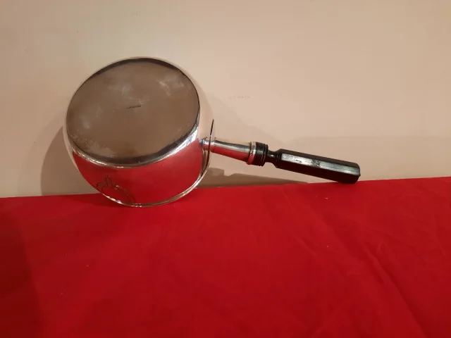 SAUCEPAN DE PLATA DEL SIGLO XIX