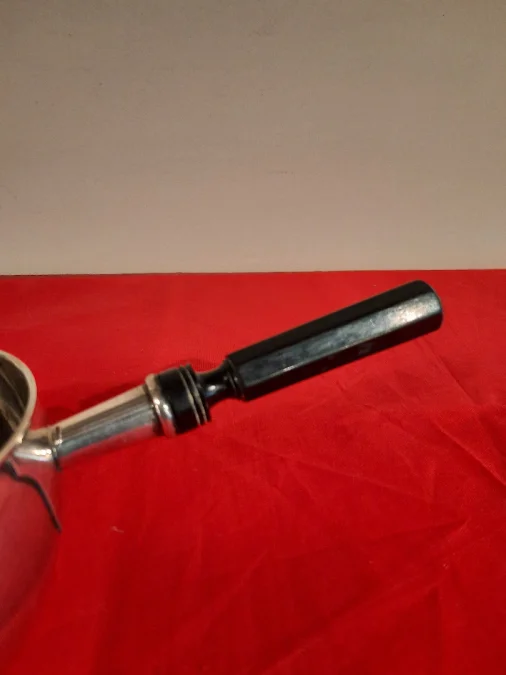 Petite casserole en argent, d’époque XIXème siècle.