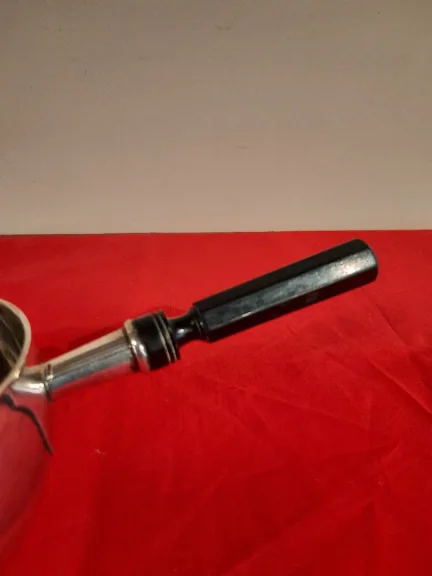 Petite casserole en argent, d’époque XIXème siècle.