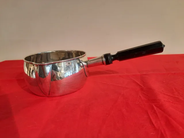 SAUCEPAN DE PLATA DEL SIGLO XIX