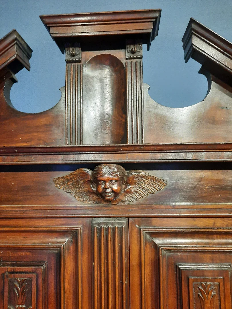 RENAISSANCE STYLE BUFFET