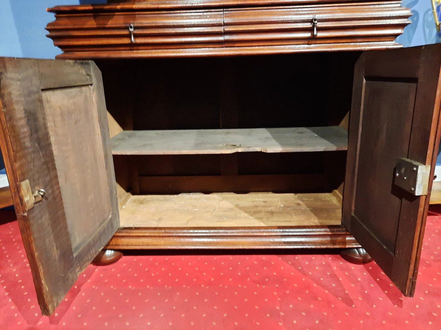 RENAISSANCE STYLE BUFFET