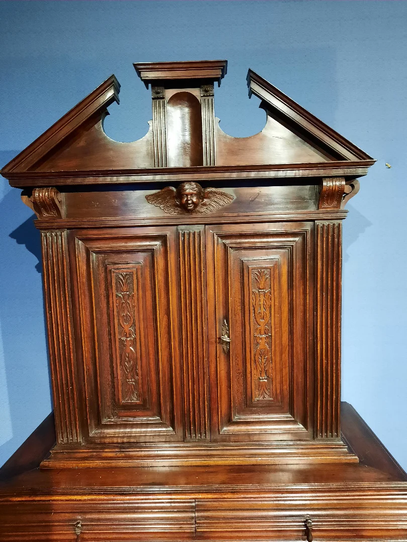 RENAISSANCE STYLE BUFFET