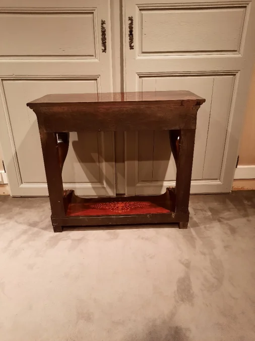 Console d’époque Charles X en acajou et sycomore.