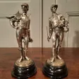 Deux sculptures en bronze argenté représentant des Jockeys. Signé Lalouette.