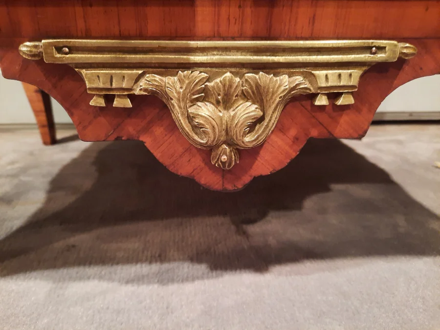 Chiffonnier de style Louis XVI en marqueterie d’époque XIXème siècle.
