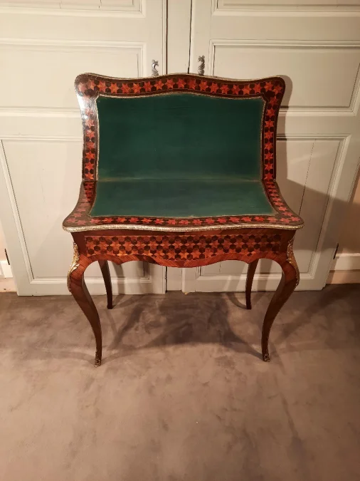 Table à jeu en marqueterie d’époque Napoléon III.