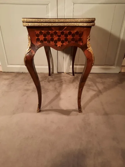 Table à jeu en marqueterie d’époque Napoléon III.