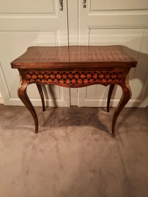 Table à jeu en marqueterie d’époque Napoléon III.