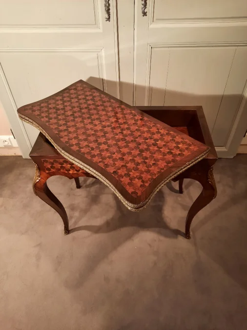 Table à jeu en marqueterie d’époque Napoléon III.