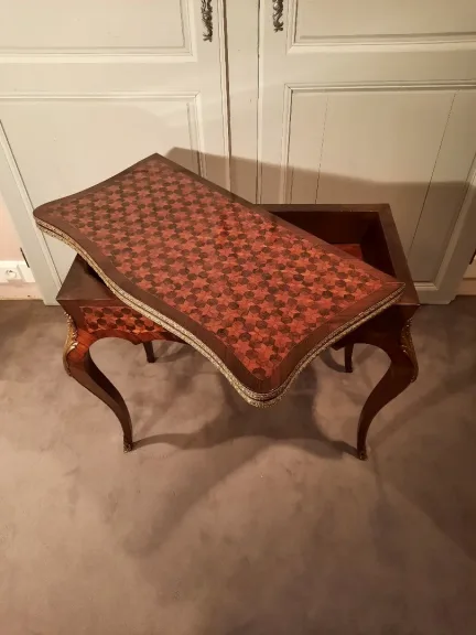 Table à jeu en marqueterie d’époque Napoléon III.