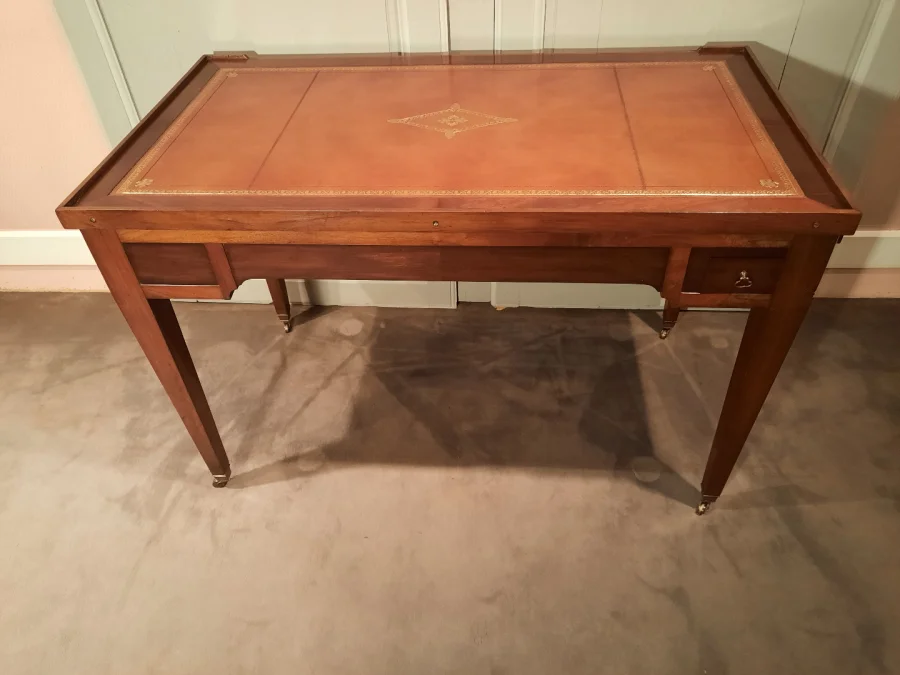 Table à jeux dite tric-trac en acajou d’époque Restauration.