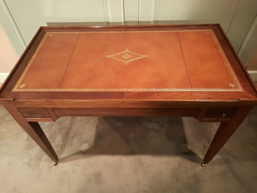 Table à jeux dite tric-trac en acajou d’époque Restauration.