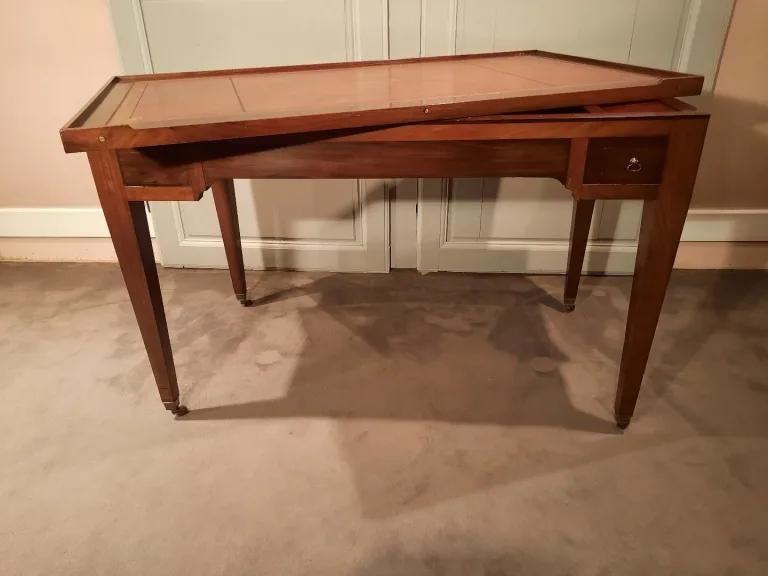 Table à jeux dite tric-trac en acajou d’époque Restauration.
