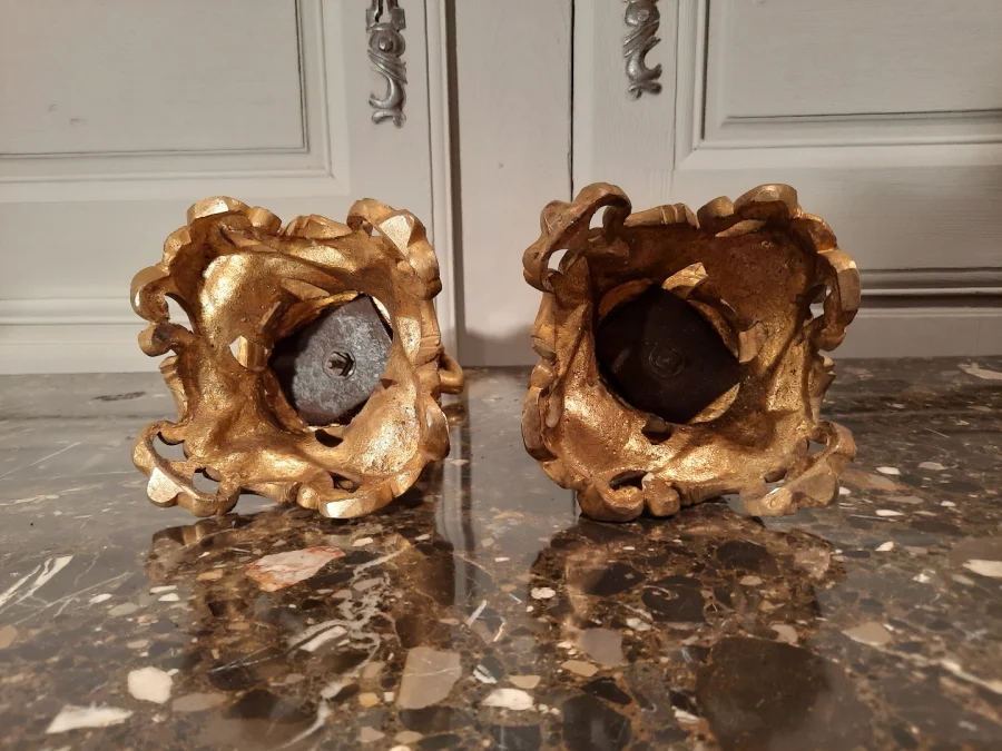 Paire d’angelots en bronze de style Louis XV d’époque XIXème siècle.