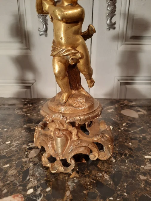 Paire d’angelots en bronze de style Louis XV d’époque XIXème siècle.