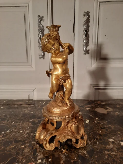 Paire d’angelots en bronze de style Louis XV d’époque XIXème siècle.
