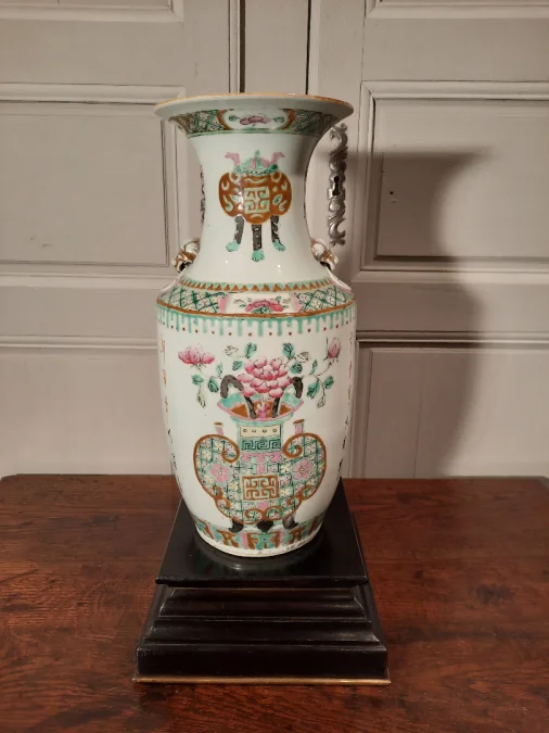 Vase en porcelaine, Chine d’époque XIXème siècle.