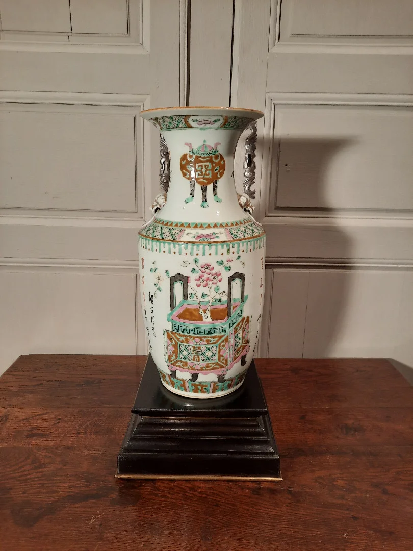 Vase en porcelaine, Chine d’époque XIXème siècle.