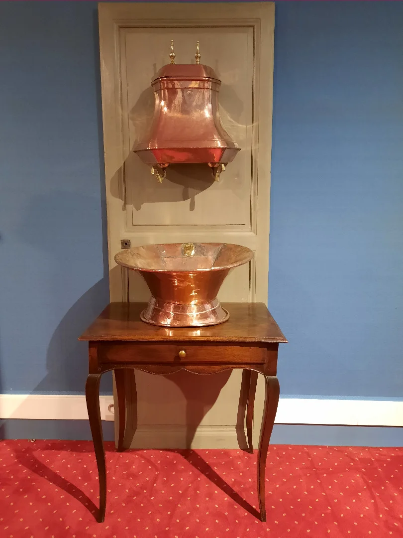 EIGHTEENTH CENTURY WATER FOUNT AND BASIN