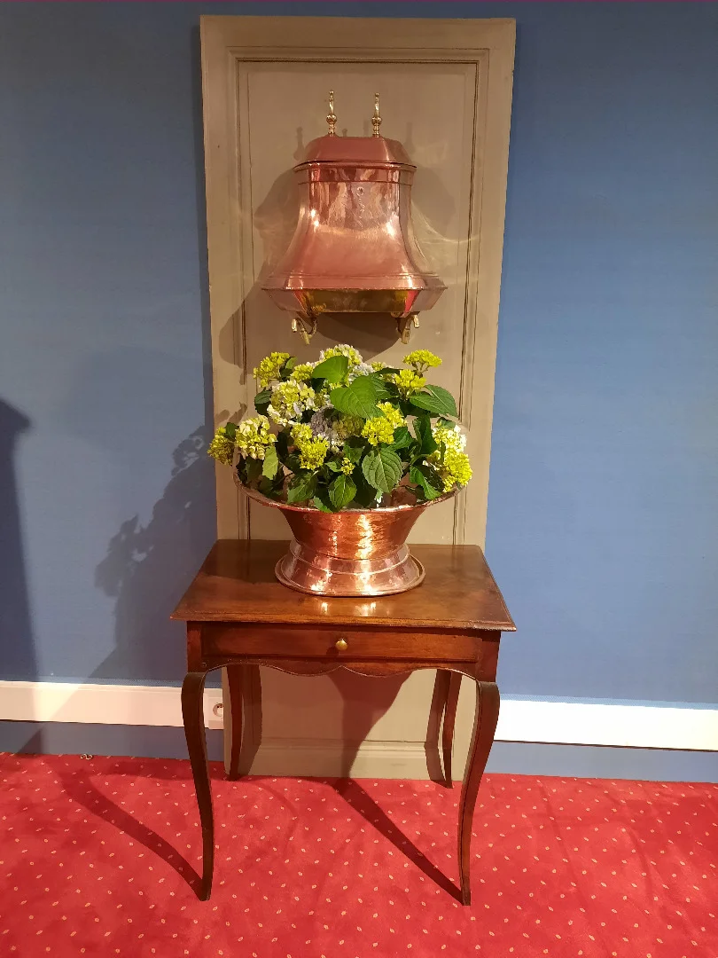 EIGHTEENTH CENTURY WATER FOUNT AND BASIN