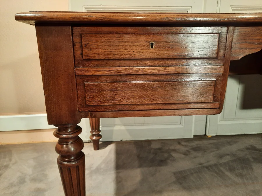 Bureau d’époque Louis-Philippe en chêne.