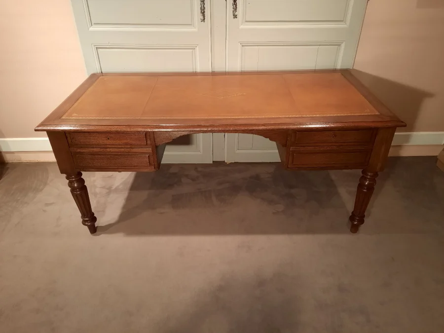 Bureau d’époque Louis-Philippe en chêne.