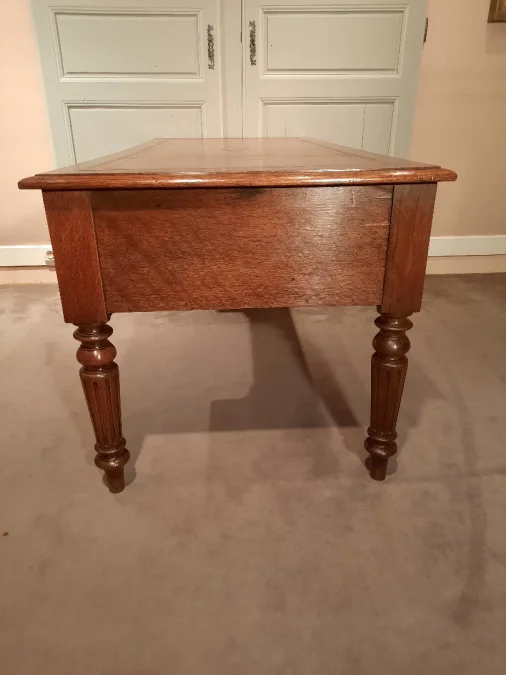 Bureau d’époque Louis-Philippe en chêne.