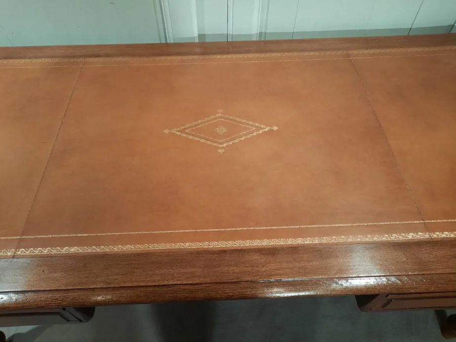 Bureau d’époque Louis-Philippe en chêne.