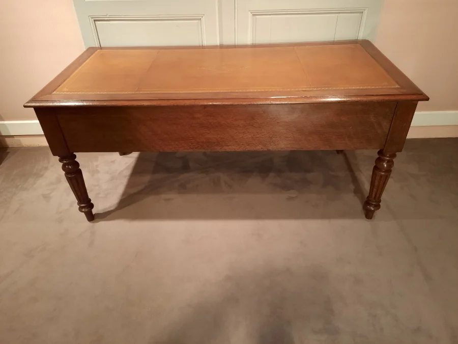 Bureau d’époque Louis-Philippe en chêne.