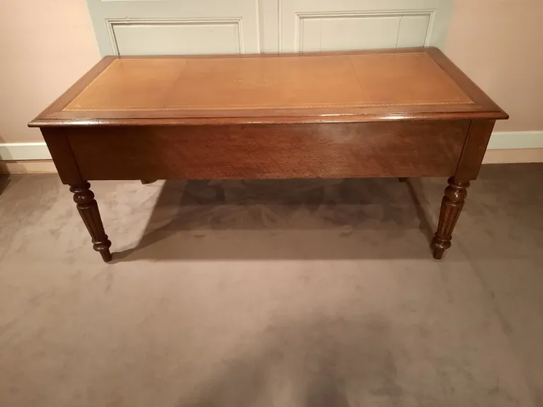 Bureau d’époque Louis-Philippe en chêne.