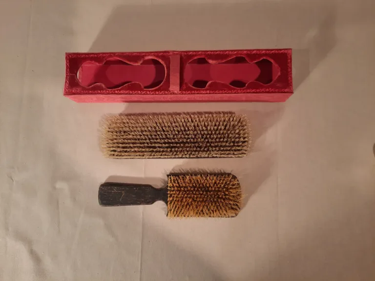 Coffret de voyage avec nécessaire de toilette d’époque Napoléon III.