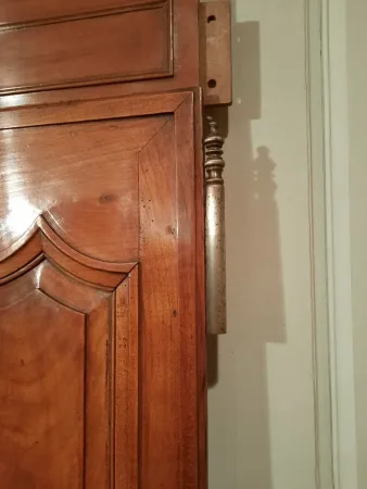 Paire de portes Louis XV en merisier d’époque début du XIXème siècle.