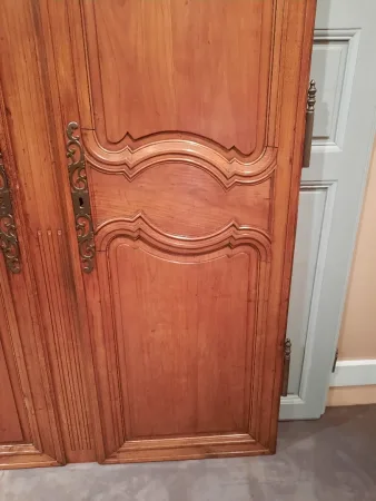 Paire de portes Louis XV en merisier d’époque début du XIXème siècle.