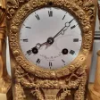 Pendule d’époque Empire en bronze doré sur le thème de la paix et de la fidélité.