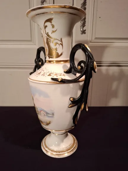 Paire de vases balustres en porcelaine de Paris d’époque Napoléon III.