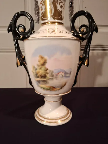Paire de vases balustres en porcelaine de Paris d’époque Napoléon III.