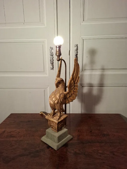 Lampe aigle en bois doré d’époque XIXème siècle.