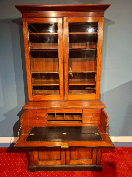 Bibliothèque deux-corps avec secrétaire en acajou, d’époque XIXème siècle.