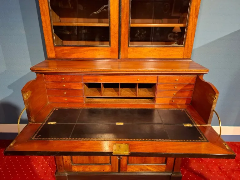 Bibliothèque deux-corps avec secrétaire en acajou, d’époque XIXème siècle.